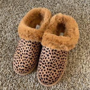 BAMBOO Cheetah Print Fur Clog Slippers Size 8